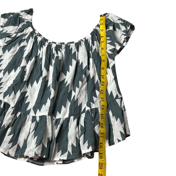 LJC Designs White And Grey Geometric Print Flutter Crop Top size Small - Picture 9 of 12